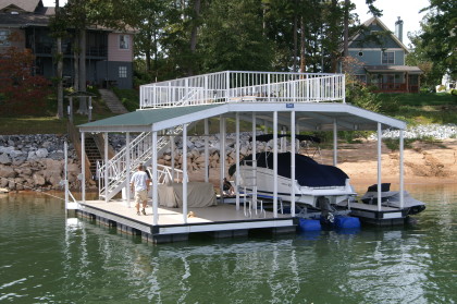 Boathouse with Boat Lift