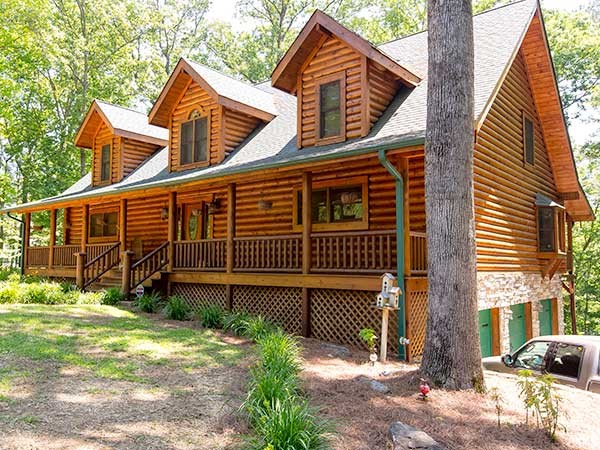 Log Cabin at Smith Lake